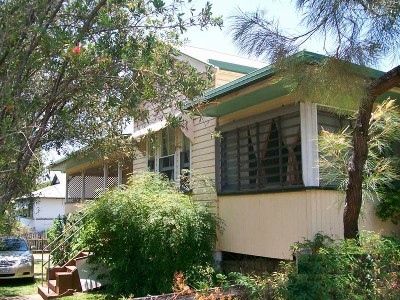 2 FLATS - 2 INCOMES Picture