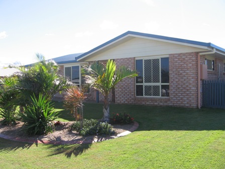 Modern Lowset with Shed Picture 1