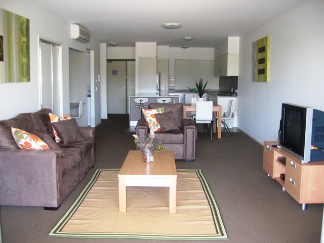 Beaches Top Floor Apartment Picture 3