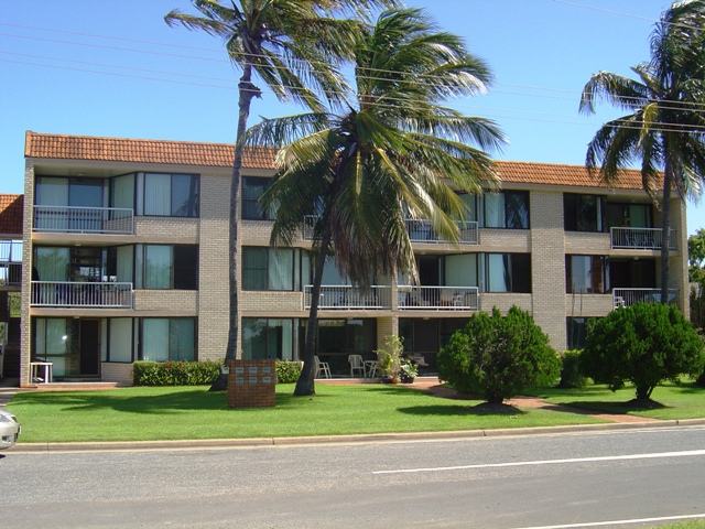 Fully Refurbished Beach Front Unit - Holiday Rental Picture 1