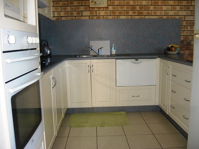 Fully Refurbished Beach Front Unit - Holiday Rental Picture 3