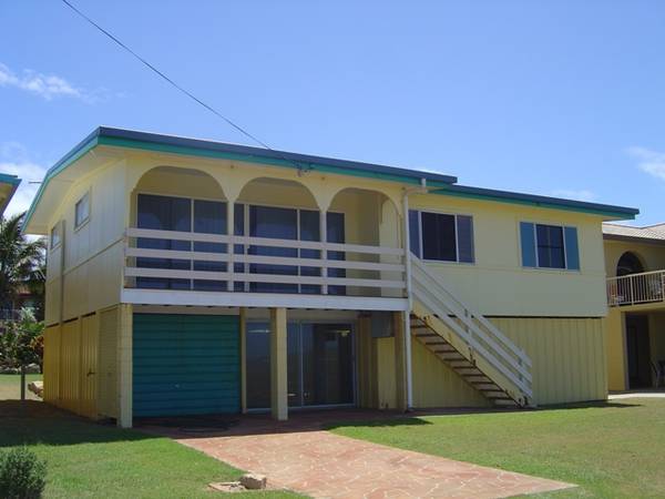 Beachfront Magic - Walk to Village Picture 1