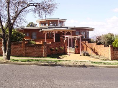 UNIQUE BED AND BREAKFAST Picture