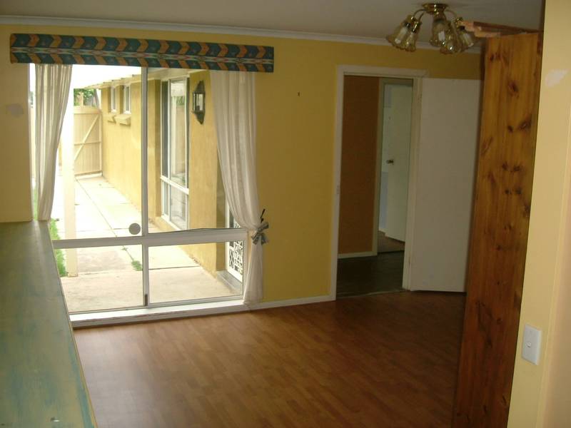 Close to Shopping Centre Picture