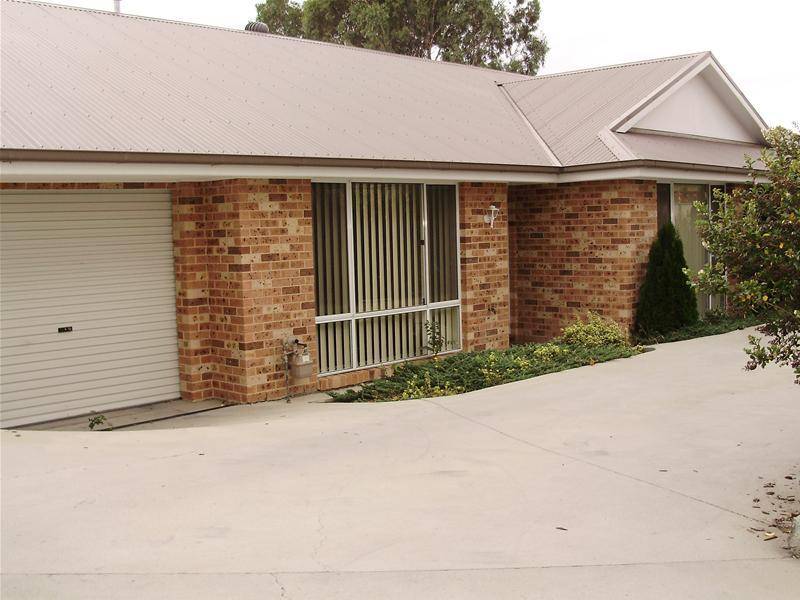 NOW REDUCED! MODERN & CENTRAL Picture 1