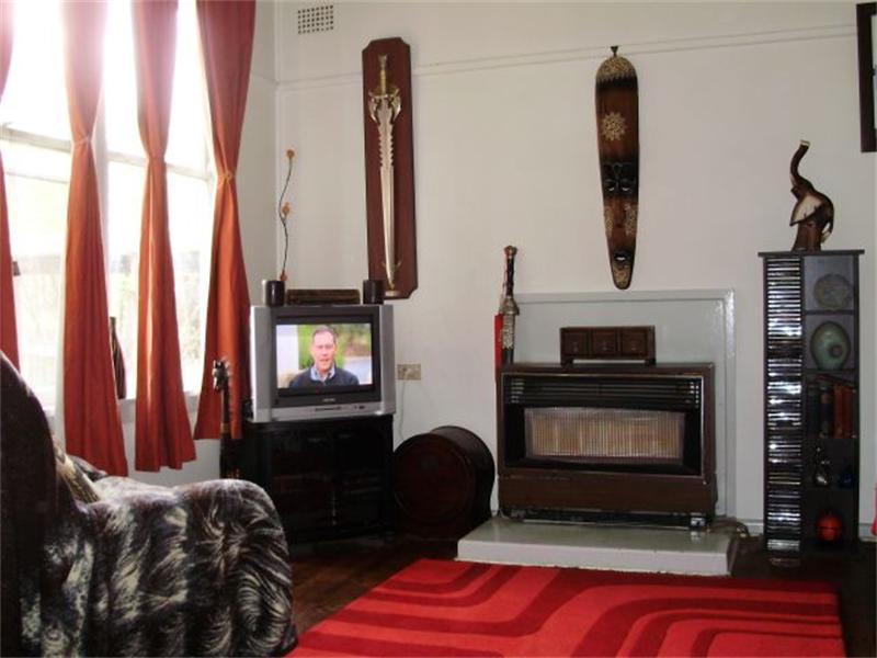 NOW REDUCED! INVESTOR? FIRST HOME BUYER? Picture 2