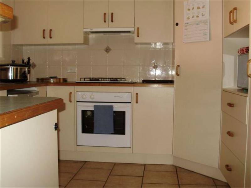 BEAUTIFULLY PRESENTED HOME Picture 2