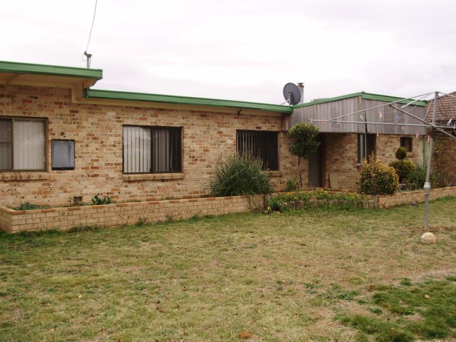 TWO HOUSES AT THE LAGOON Picture 2
