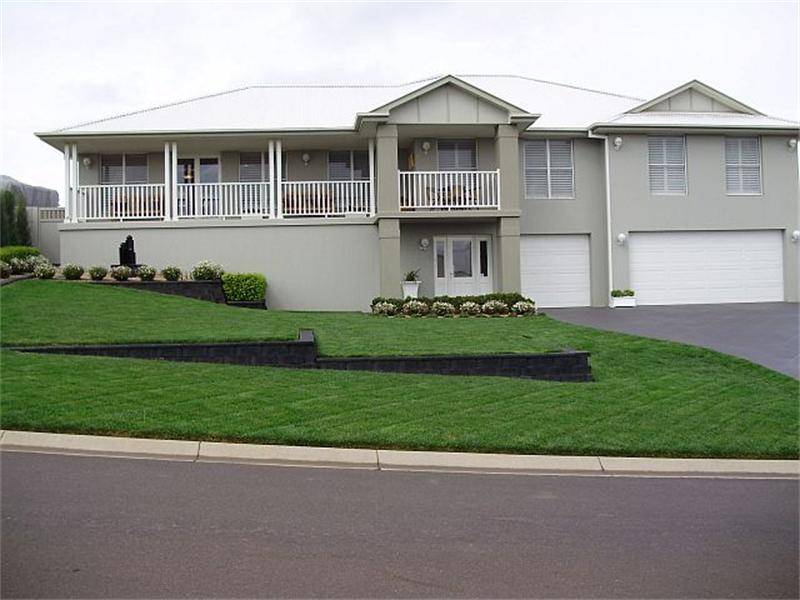 ONE OF THE FINEST IN TOWN Picture 1