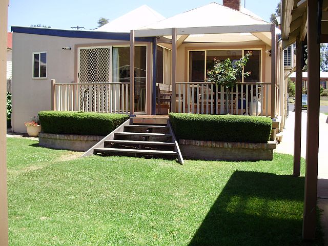 BEAUTIFUL FOUR BEDDER Picture 2