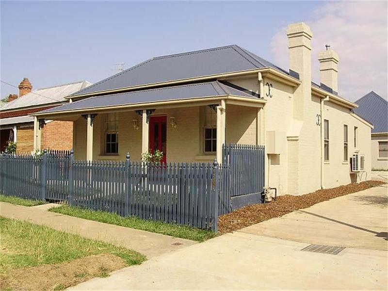 WHAT A CHARMER! Picture 1