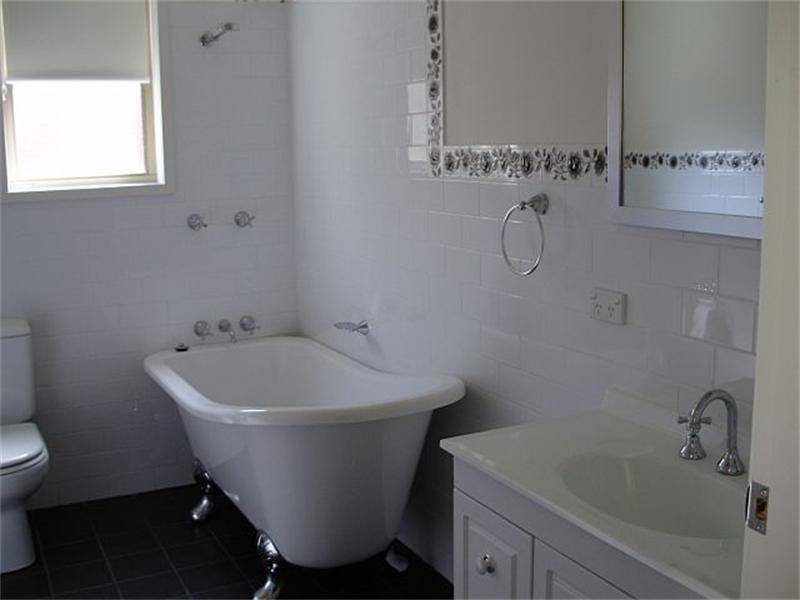 WHAT A CHARMER! Picture 3