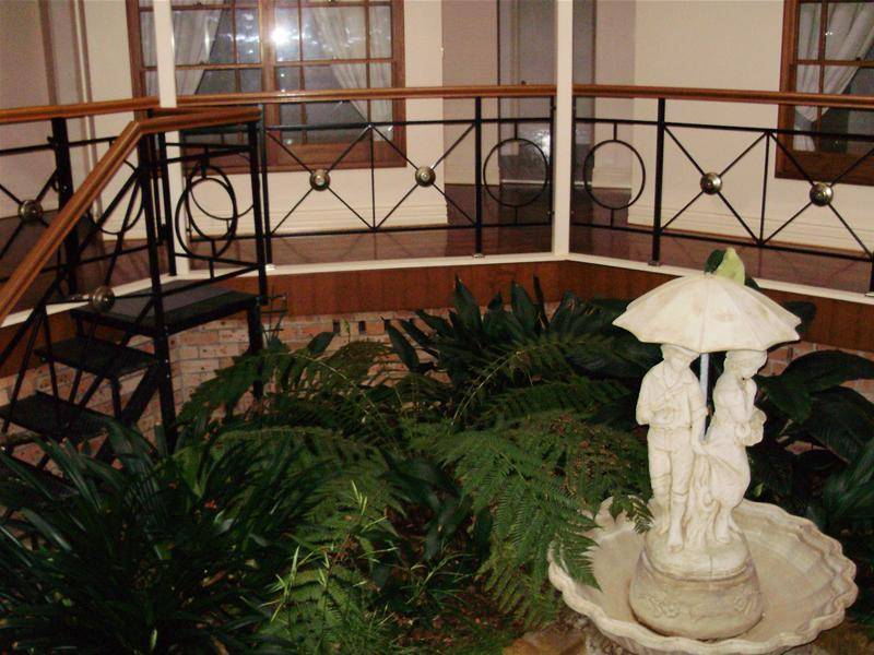 THINK OUTSIDE THE SQUARE Picture 2