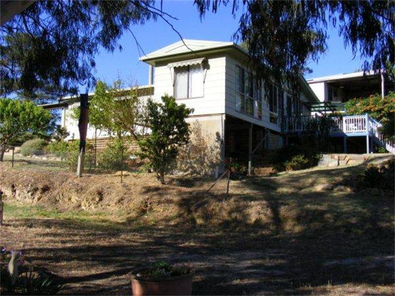 RELAX INTO COUNTRY LIFE Picture 1