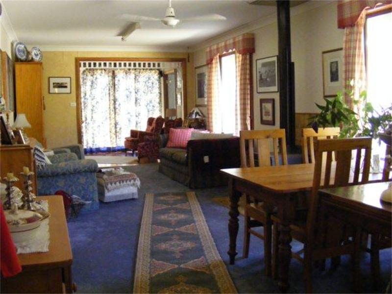 RELAX INTO COUNTRY LIFE Picture 3