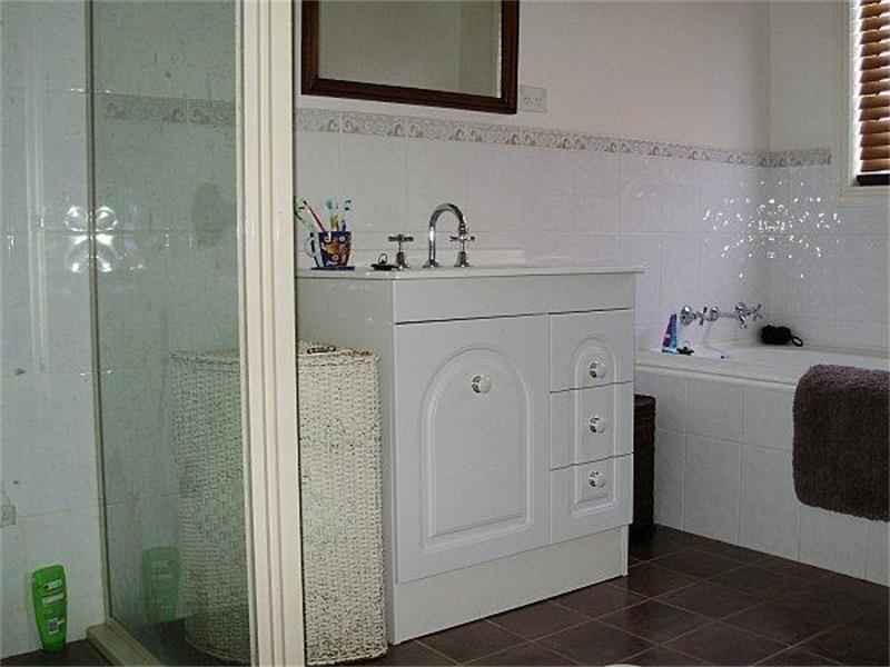 VILLAGE LIFE ON FIVE ACRES Picture 3