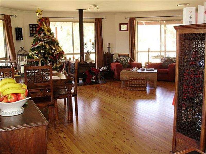 VILLAGE LIFE ON FIVE ACRES Picture 1