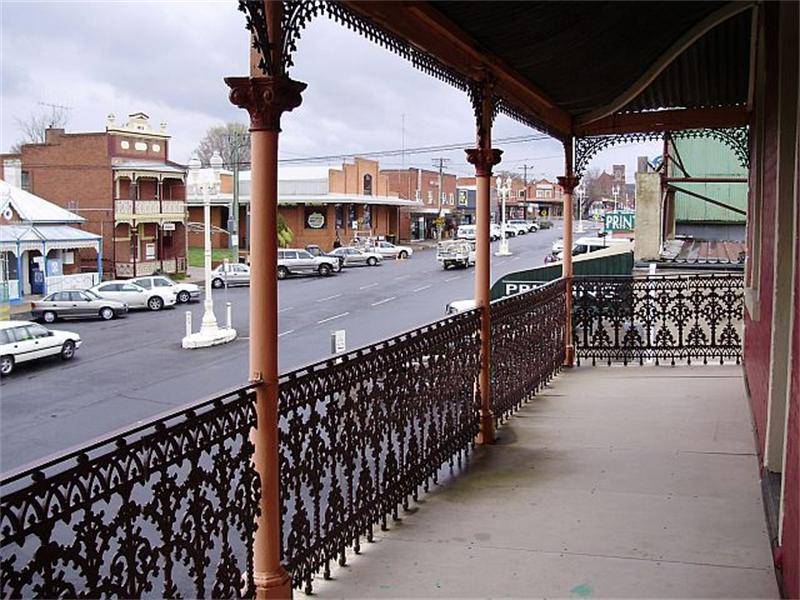 DISTINCTIVE PROFESSIONAL OFFICES AND MORE Picture 2