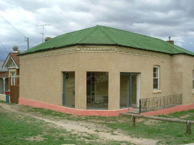 5 BEDROOM, 3 BATHROOMS ACCOMMODATION CLOSE TO CBD AND TO UNI Picture