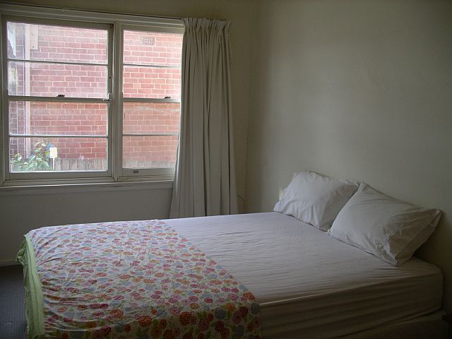 5 BEDROOM, 3 BATHROOMS ACCOMMODATION CLOSE TO CBD AND TO UNI Picture 2