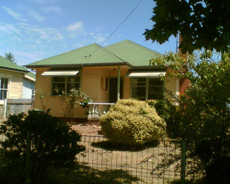 CENTRAL LOCATION Picture 1