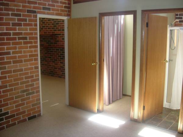 UNIQUE SOLAR DESIGNED HOME Picture 3