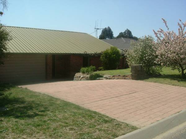 UNIQUE SOLAR DESIGNED HOME Picture 1