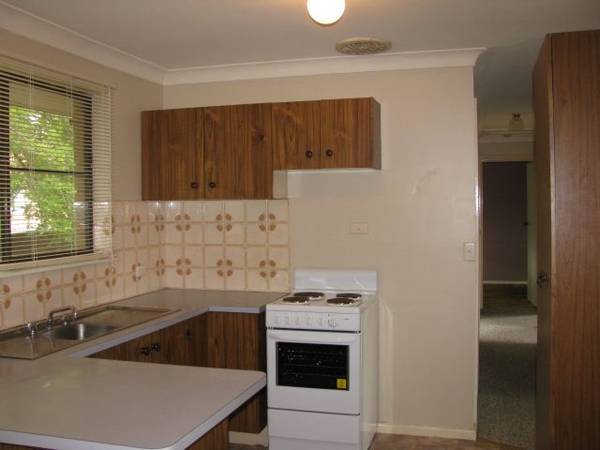 LOOKING FOR A CHEAPIE? Picture 2