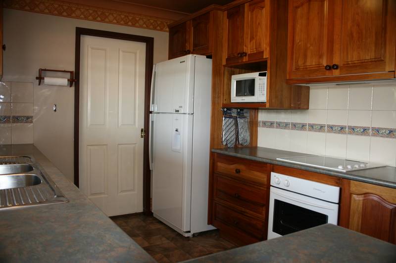 3 ROOMS TO RENT Picture 2