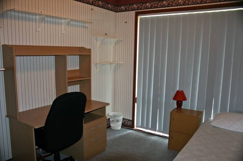 3 ROOMS TO RENT Picture 3