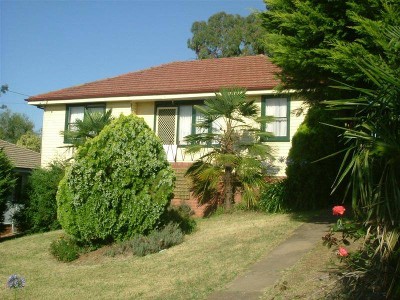 GREAT FIRST HOME OR INVESTMENT PROPERTY Picture