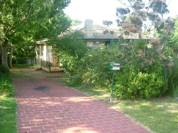 4 BEDDER UNDER $200K. WHAT A BUY !!!! Picture 3