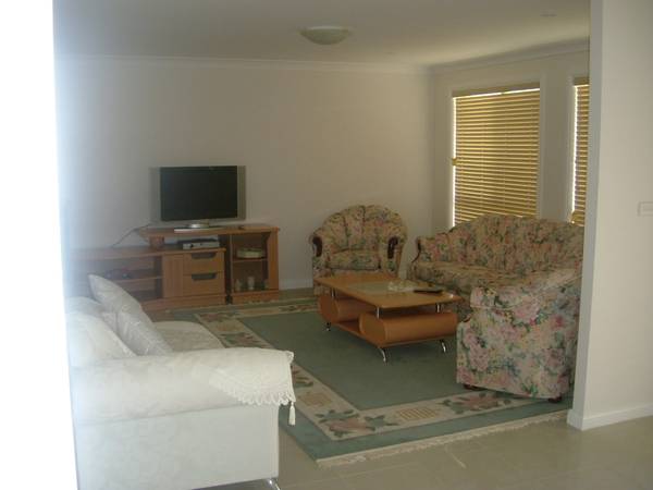 DRAMATICALLY REDUCED ! TIME TO BUY ! Picture 3