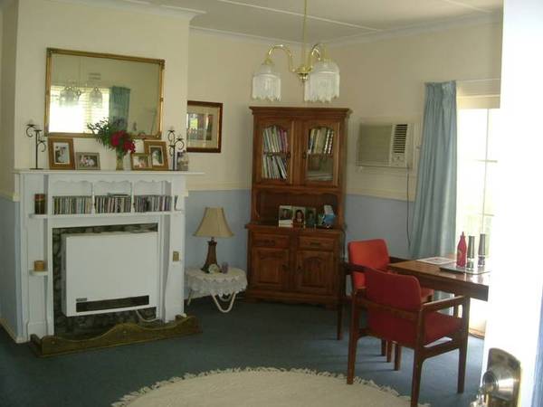 Neat Cottage Picture 2