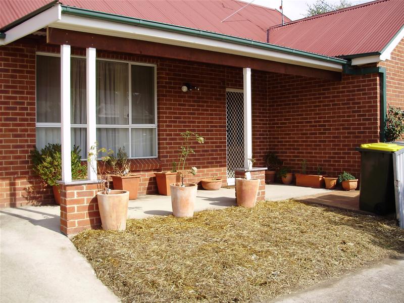 CENTRAL AND PRIVATE Picture 1