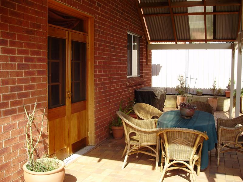 CENTRAL AND PRIVATE Picture 2