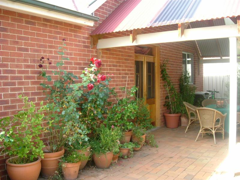 CENTRAL AND PRIVATE Picture 3