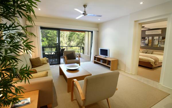 EXCLUSIVE RESORT-STYLE NOOSA LIVING Picture 2