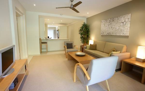 EXCLUSIVE RESORT-STYLE NOOSA LIVING Picture 3