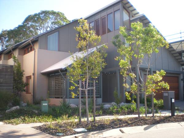 Executive Home Overlooking Noosa Springs Golf Course Picture