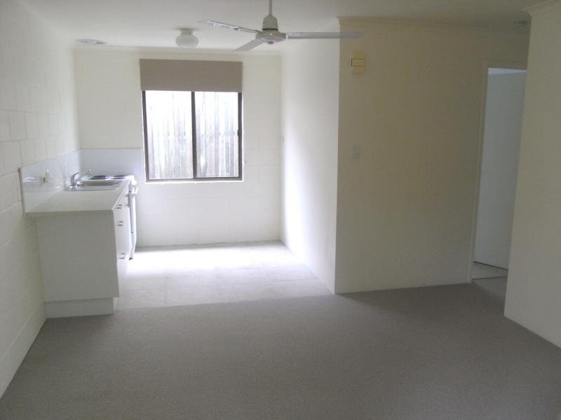 Recently renovated unit only a short stroll to Noosa River Picture 3