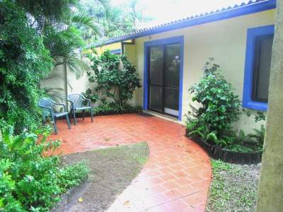 Recently renovated unit only a short stroll to Noosa River Picture 1