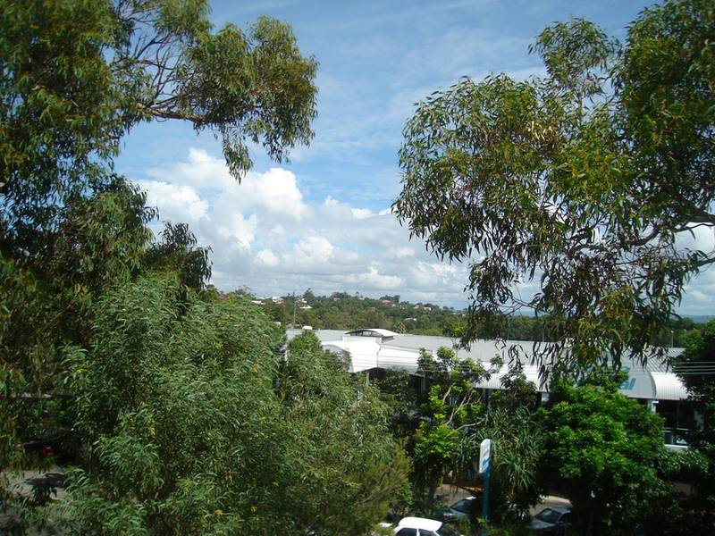 Great Location - Close to everything Picture 2