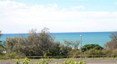 Position a plus, check the surf from your balcony! Picture