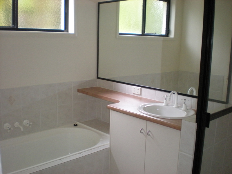 FIRST WEEK RENT FREE Picture 3