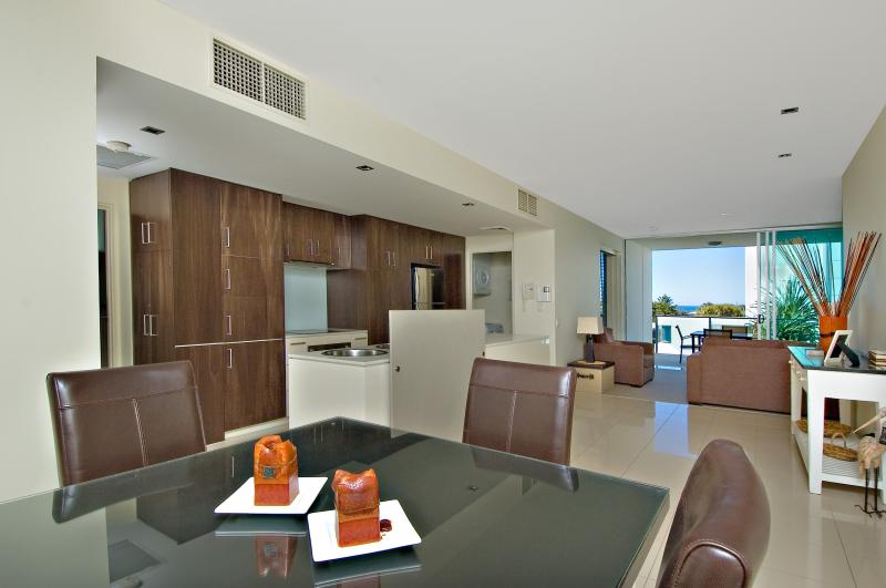 Contemporary Luxury Apartment Picture 2