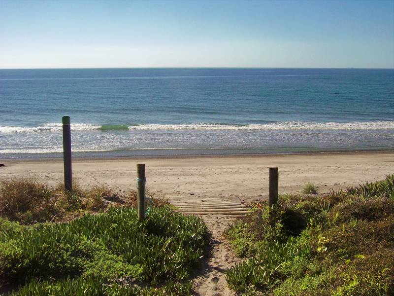 HOME AND INCOME BEACHSIDE Picture 2