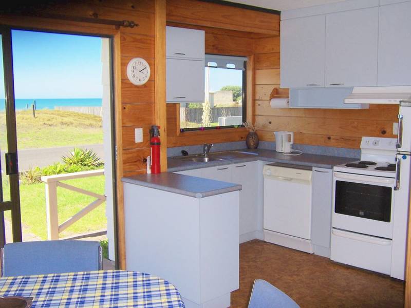 VIEWS 'FROM BOTH SIDES NOW' Picture 3