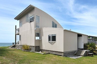 TRENDY BEACHFRONT PAD FOR SALE BY NEGOTIATION Picture TRENDY BEACHFRONT PAD FOR SALE BY NEGOTIATION Picture