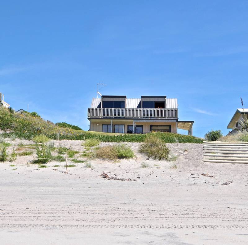 BEACHFRONT MORTGAGEE AUCTION Picture 1